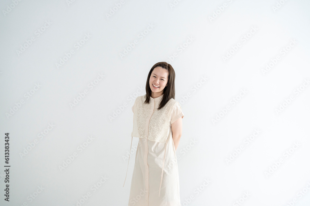 笑顔の可愛い若い女性 笑顔の可愛い若い女性