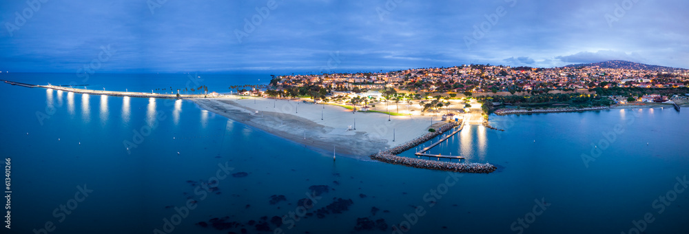 Naklejka premium San Pedro beach with pier