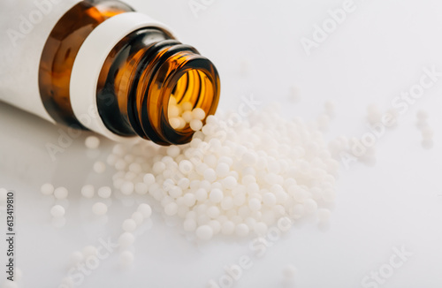 Cuadro en lienzo Homeopathic globules and glass bottle