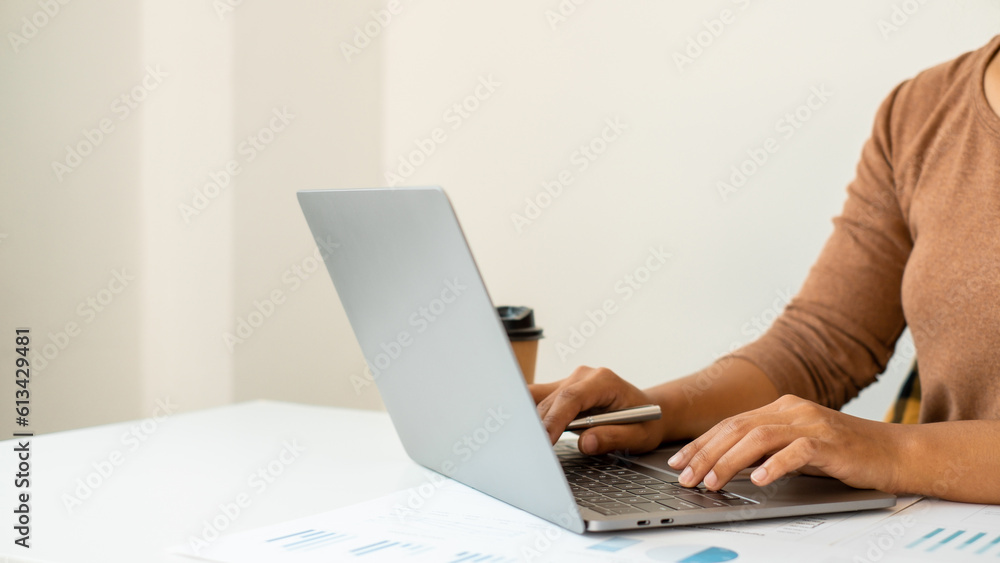 The business owner is analyzing the earnings from the chart to plan investments in the next quarter, aiming to make strategic and profitable decisions. The business owner is analyzing the earnings from the chart to plan investments in the next quarter, aiming to make strategic and profitable decisions.