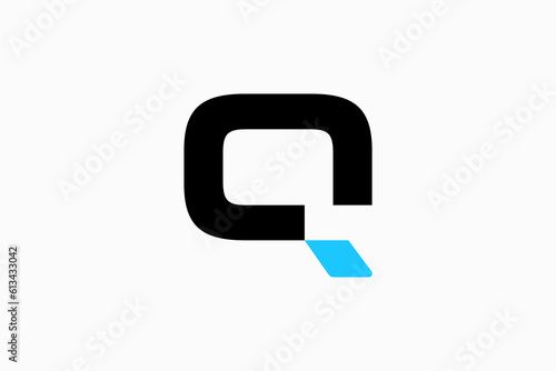 simple modern letter q Vector Logo Premium