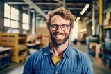 Lächelnder Mitarbeiter in der Fabrik: Verkörperung der deutschen Kultur mit sympathischer Persönlichkeit und maskuliner Ausstrahlung, Generative AI