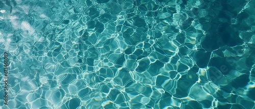 Eau de piscine bleuté vue du dessus photo