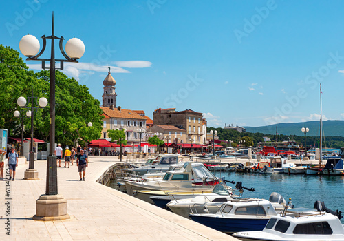 Hafen und Adriapromenade der Stadt Krk auf der Insel Krk, Kroatien photo