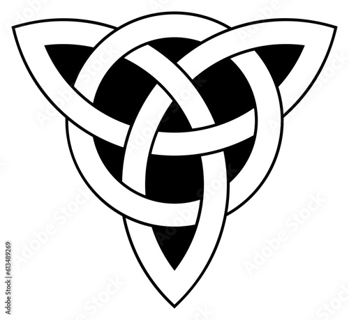 Dreieinigkeits Knoten als Kontur in Schwarz. Keltisches Symbol auch bekannt als Triquetra. Isolierter Hintergrund.
Die Triqueta symbolisiert die drei Bereiche Körper, Psyche und Geist. photo