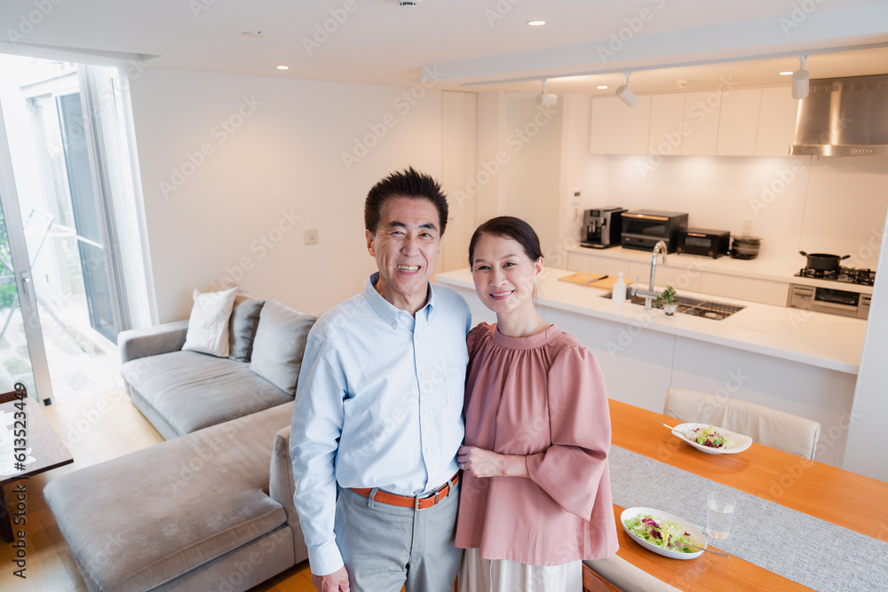 シニアライフを楽しむ高齢の夫婦 シニアライフを楽しむ高齢の夫婦