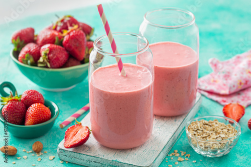 healthy vegan dairy free strawberry smoothie