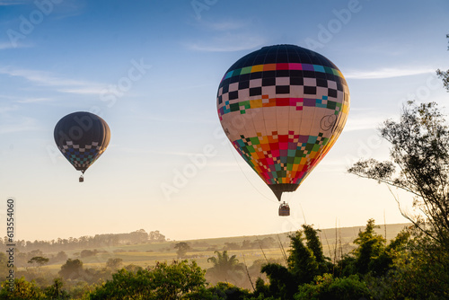 Hot air ballons in the sky © Adriano