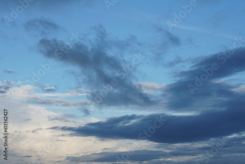 夕暮れ時の立体感ある空