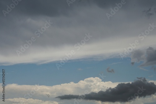 嵐が迫るときの空