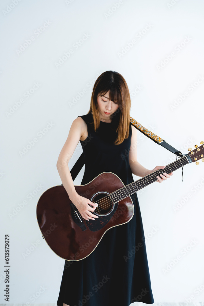 女性ギタリスト
