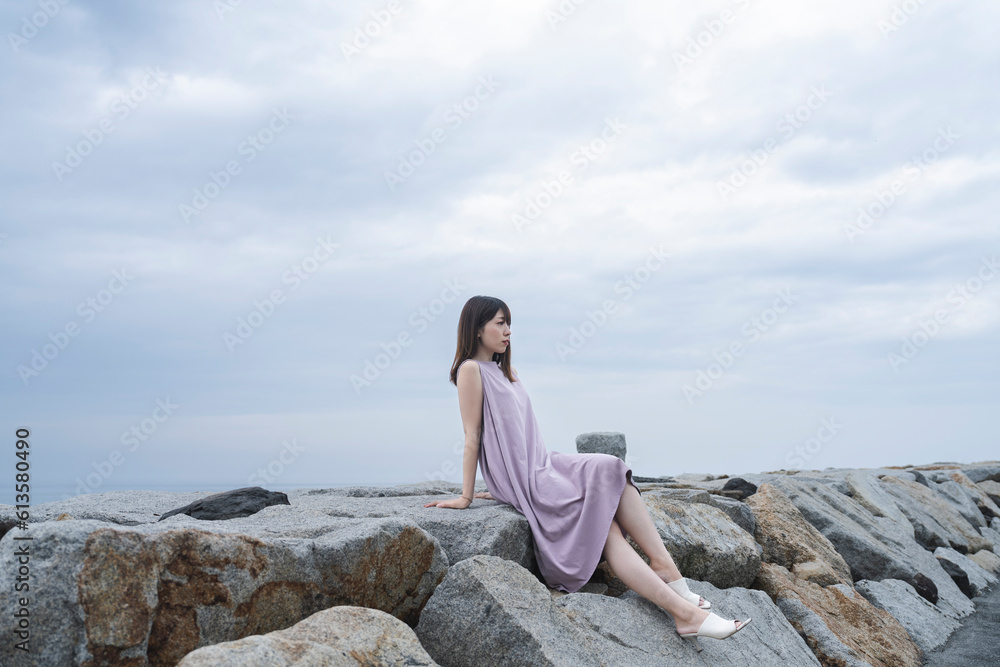 海と空と女性