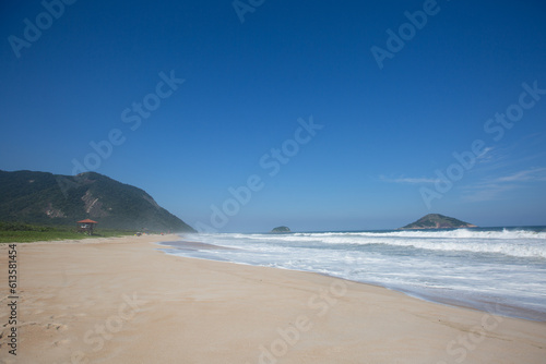 Praia Grumari no Rio de Janeiro © Luciola