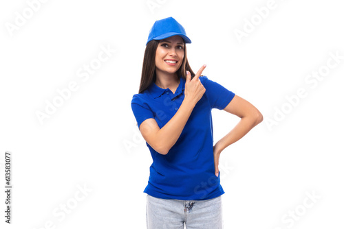 Quadro su tela young woman promoter in blue t-shirt and cap with print space