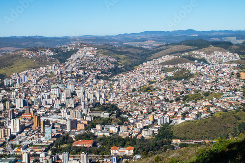 Vista do teleférico de Poços de Calda com a cidade ao fundo