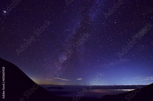 立山アルペンルートから望む満天の空 © sada