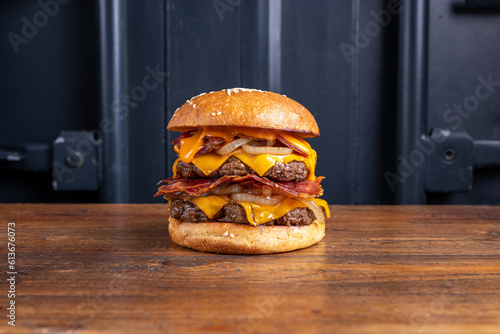 Hamburguesa Doble con Panceta y  Chedar, 