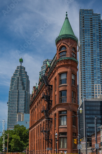 Canvas Print Flatiron Building in Downtown Toronto