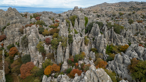 vista aérea de las formaciones rocosas del paraje natural del torcal de Antequera, Andalucía