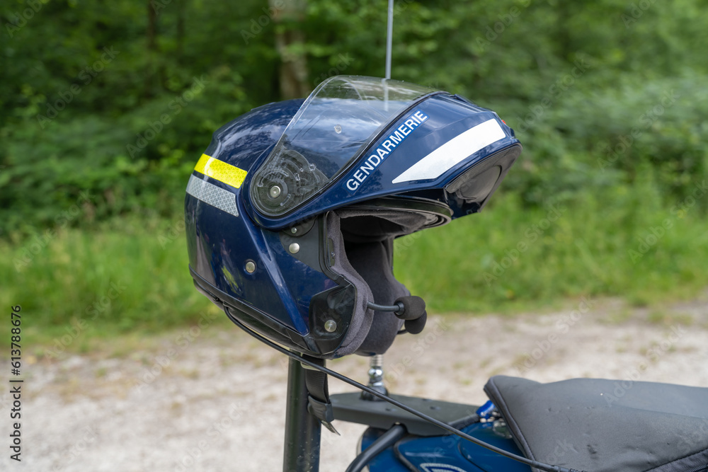 casque de moto gendarmerie nationale posé sur l'arrière d'une moto Stock  Photo | Adobe Stock