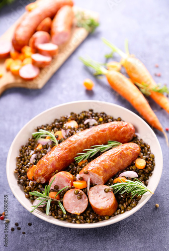 sausages cooked with lentils and carrot