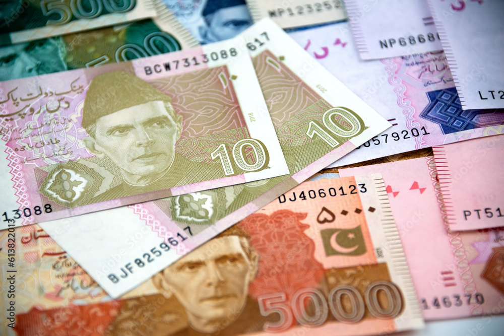 Obraz premium Currency notes in Pakistani Rupees