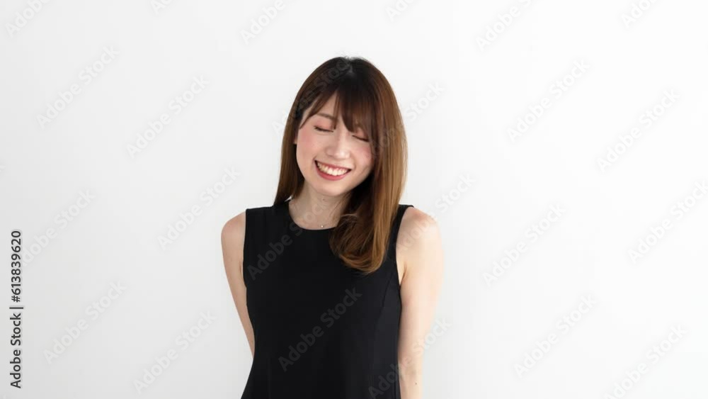 黒いワンピースの女性 黒いワンピースの女性