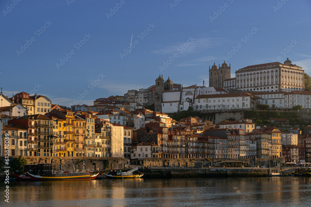 Obraz premium Riverbank of the Douro River in Porto