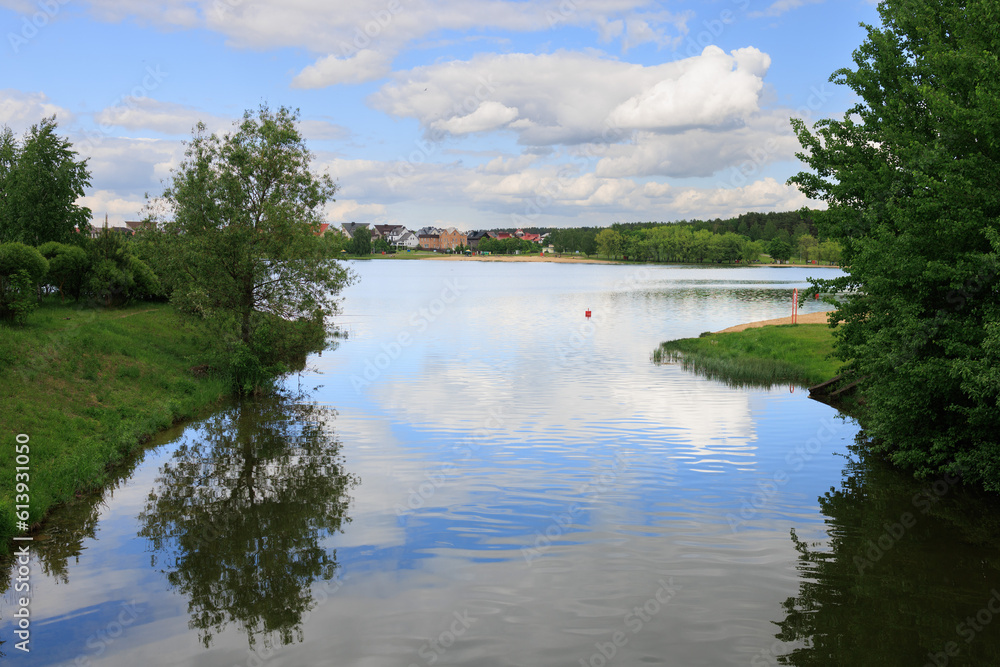 Obraz premium Landscape, view of the lake and the shore, green trees and water surface