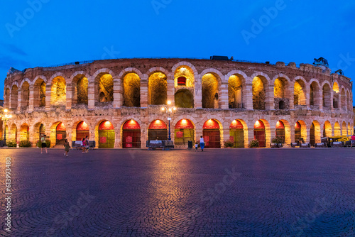 Photography the old colloseum of verona at night
