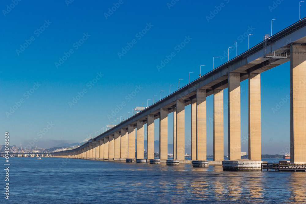 Ponte Rio Niterói vista interior em perspectiva