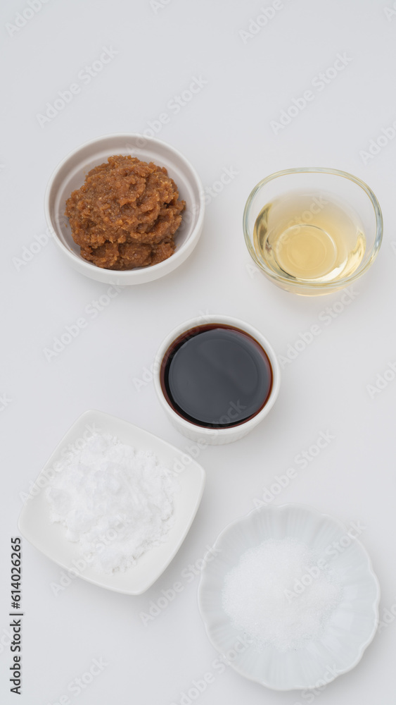 日本の基本の調味料・さしすせそ イメージ|砂糖・塩・酢・醤油・味噌 日本の基本の調味料・さしすせそ イメージ|砂糖・塩・酢・醤油・味噌