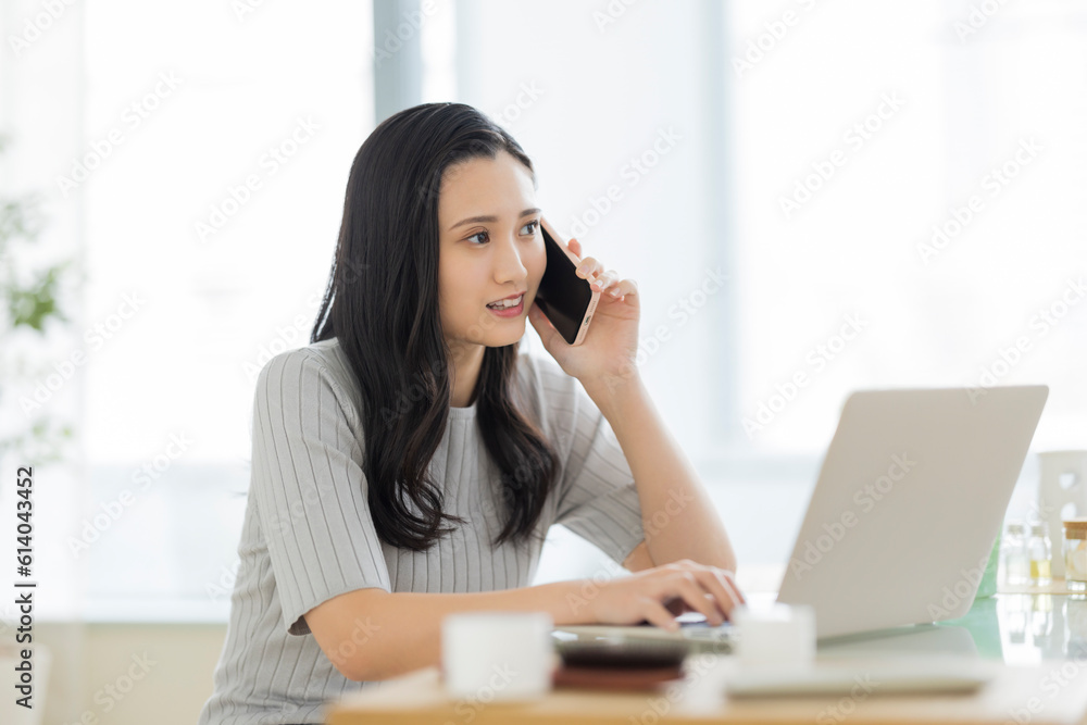若い女性 若い女性