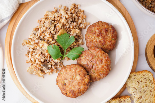 Cutlets with buckwheat, mus...