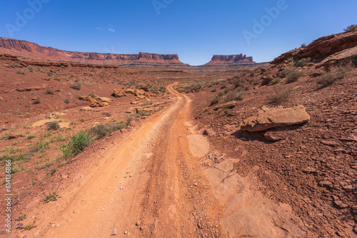 hiking the murphy trail loop in the island in the sky in canyonlands national park, usa © Christian B.