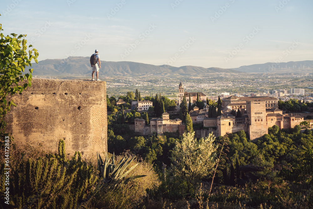 Obraz premium Tourist looking at Alhambra view from San Miguel Alto Viewpoint - Granada, Andalusia, Spain