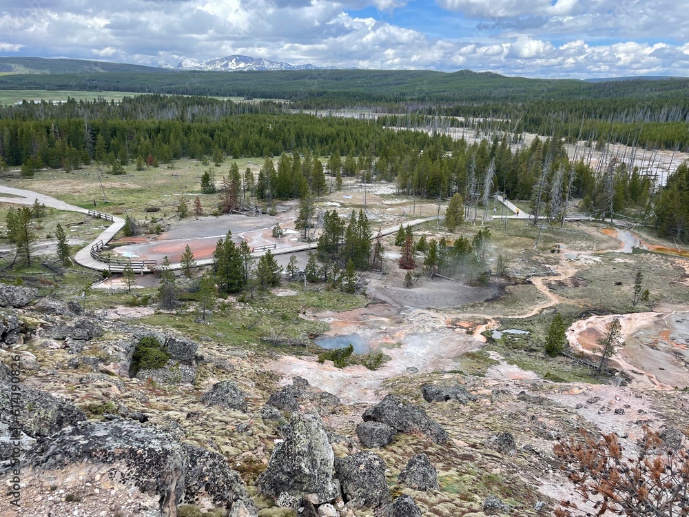 Obraz premium Landscape of Yellowstone geysers at Porcelain & Norris Basins