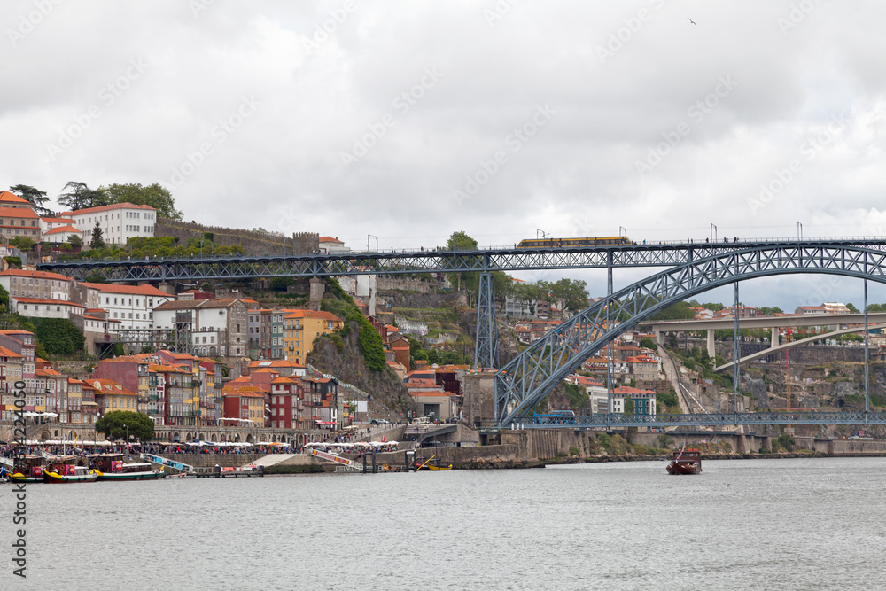 Naklejka premium Luís I Bridge in Porto