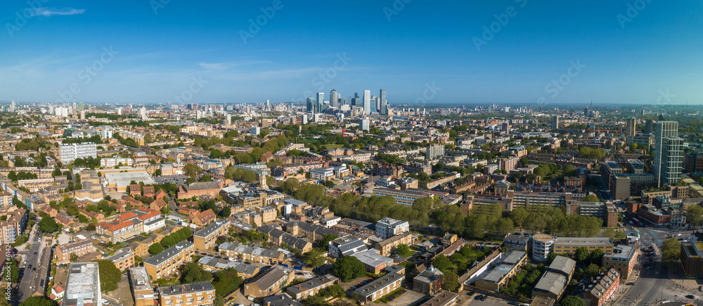 Φωτογραφία Panoramic aerial view of the city of London center with skyscraper buildings in the background
