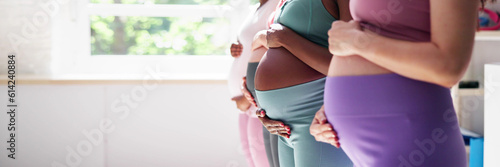 Papier peint Pregnant Woman Group In Row