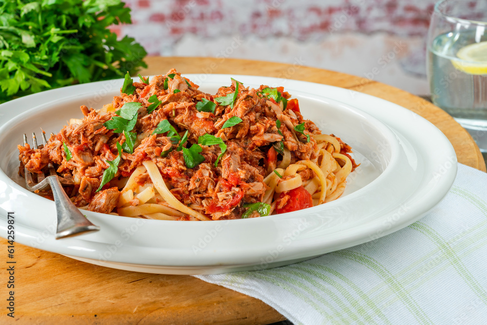 Chilli tuna with linguine pasta Chilli tuna with linguine pasta