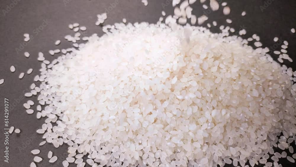 白米を注ぐ 白米を注ぐ