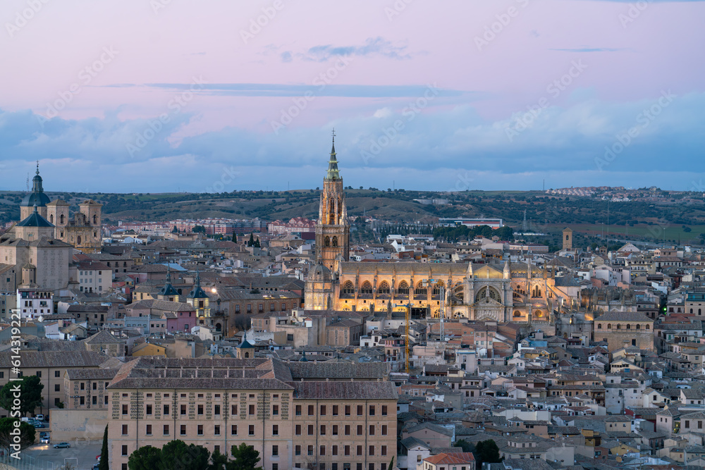 スペイン　トレドの街の夜景  Night view of Toledo in Spain