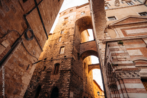 Foto Layers of Towering Arches, Perugia Italy