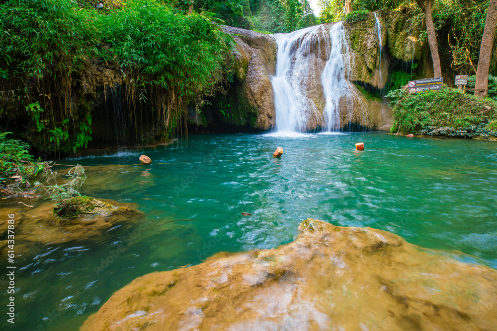Naklejka premium Beautiful tropical raingorest waterfall turquoise water serenity nature landscape