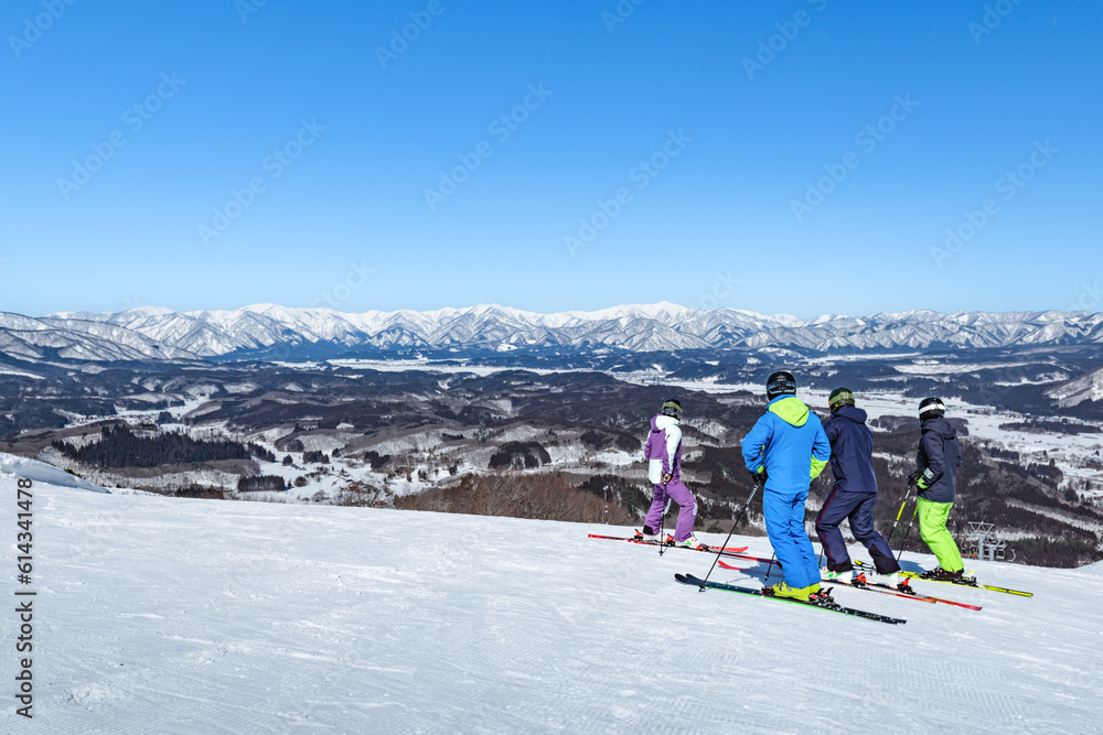 快晴で絶景の山形赤倉温泉スキー場とスキヤー