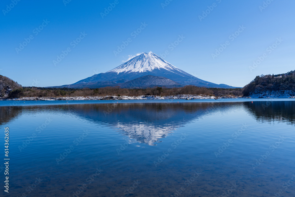 湖面に映る富士山