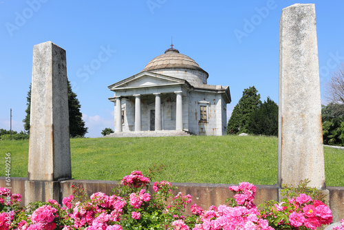 MAUSOLEO CASTELBARCO DI ISPRA, ITALIA, CASTELBARCO MAUSOLEUM OF ISPRA IN ITALY 