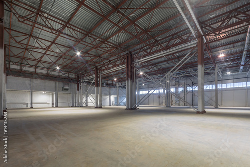 Modern design of a large empty warehouse. Warehouse premises with final finishing. .Metal bearing structures.
