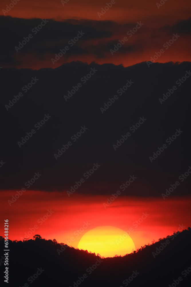 Obraz premium background sun at sunset landscape orange sky evening